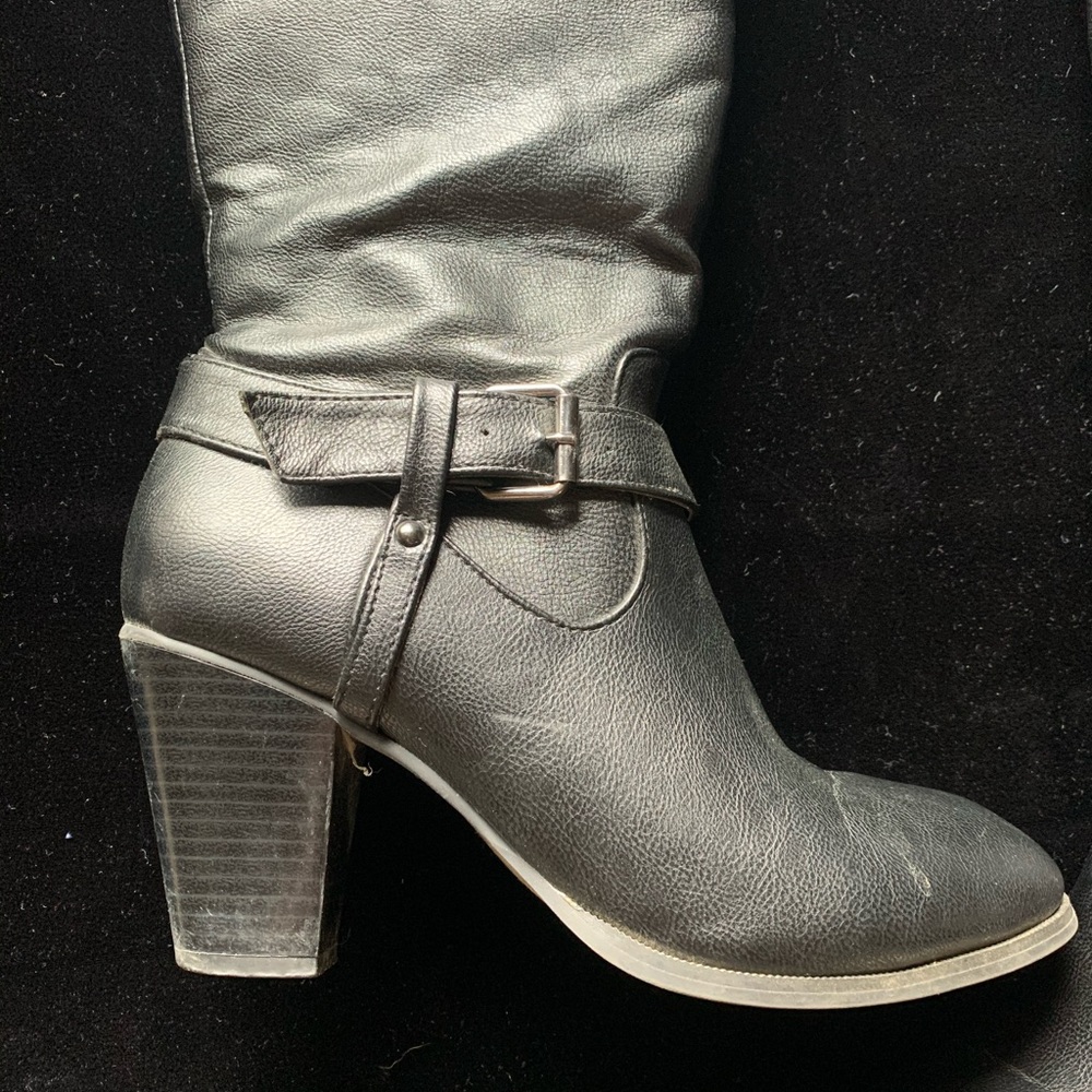 Women’s black heeled boot - Picture 2 of 6